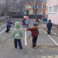 Игры на свежем воздухе - это полезно Игры на свежем воздухе - это полезно.