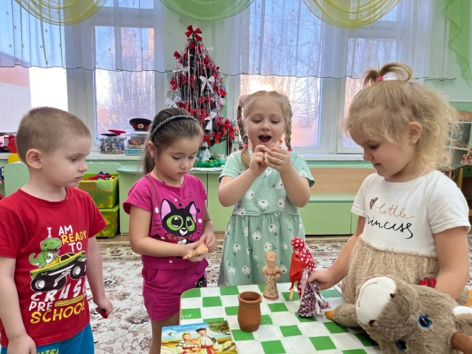 Знакомство с глиняной старооскольской игрушкой Знакомство с глиняной старооскольской игрушкой.
