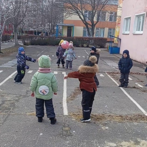 Игры на свежем воздухе - это полезно Игры на свежем воздухе - это полезно.