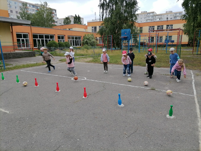 Игры с мячом на свежем воздухе Игры с мячом на свежем воздухе.